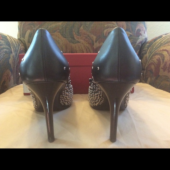 Ferragamo studded pumps size 9 - Picture 6 of 6